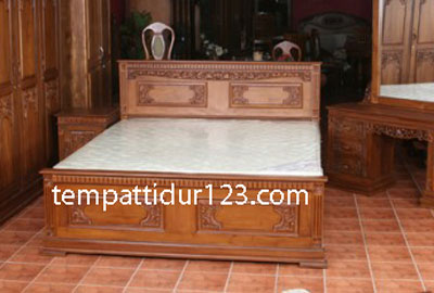 Tempat Tidur Ukir Model Majapahit