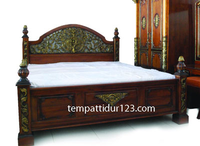 Tempat Tidur Ukir Kerang